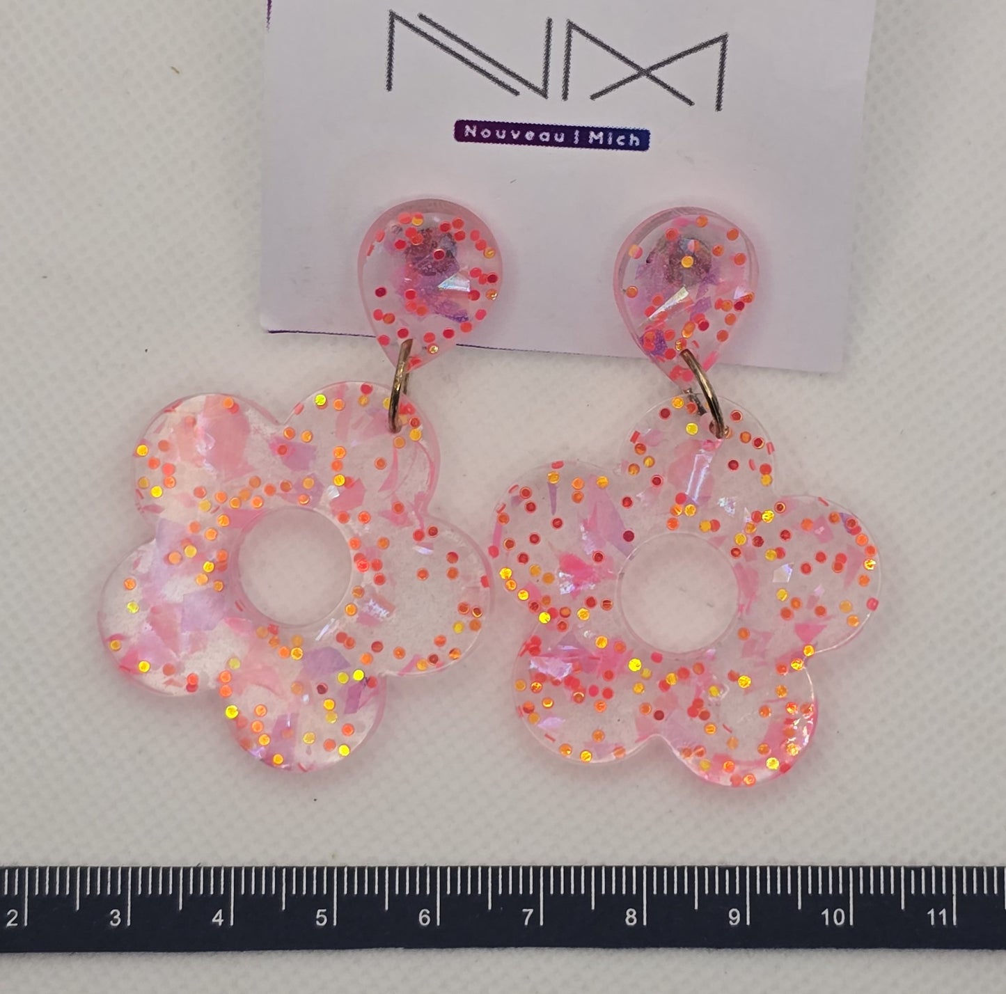 Earrings - Acrylic resin, large pink glitter daisy-shaped flower
