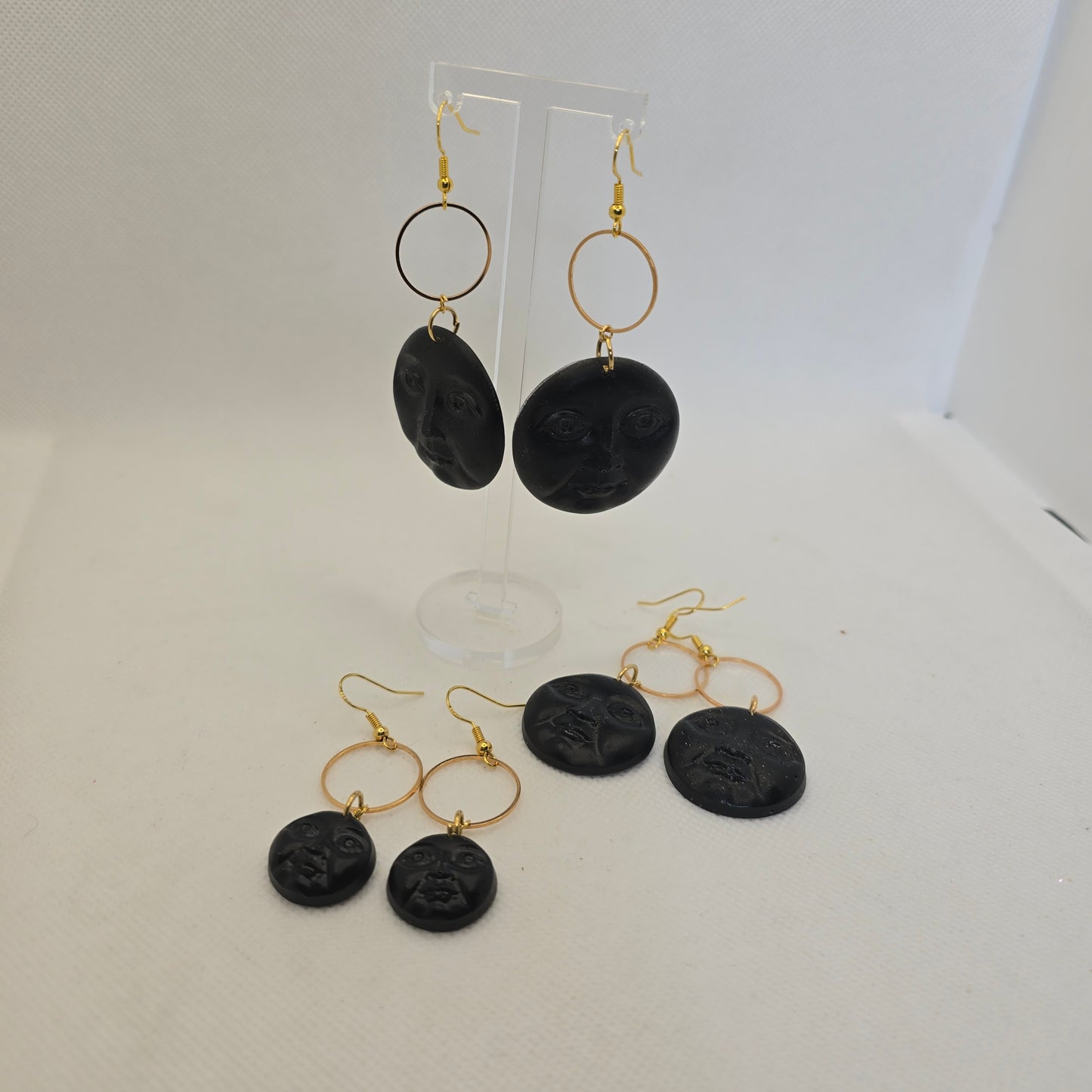 Moon-face earrings