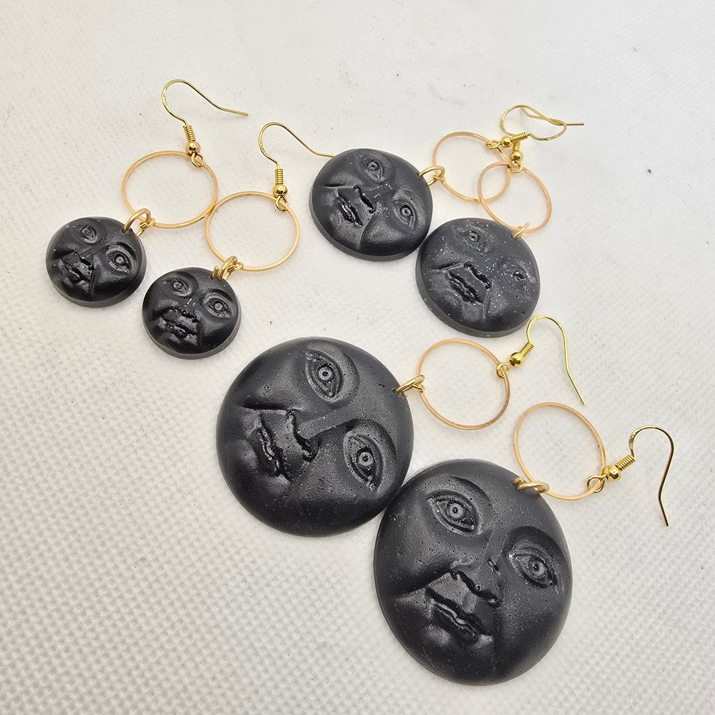 Moon-face earrings